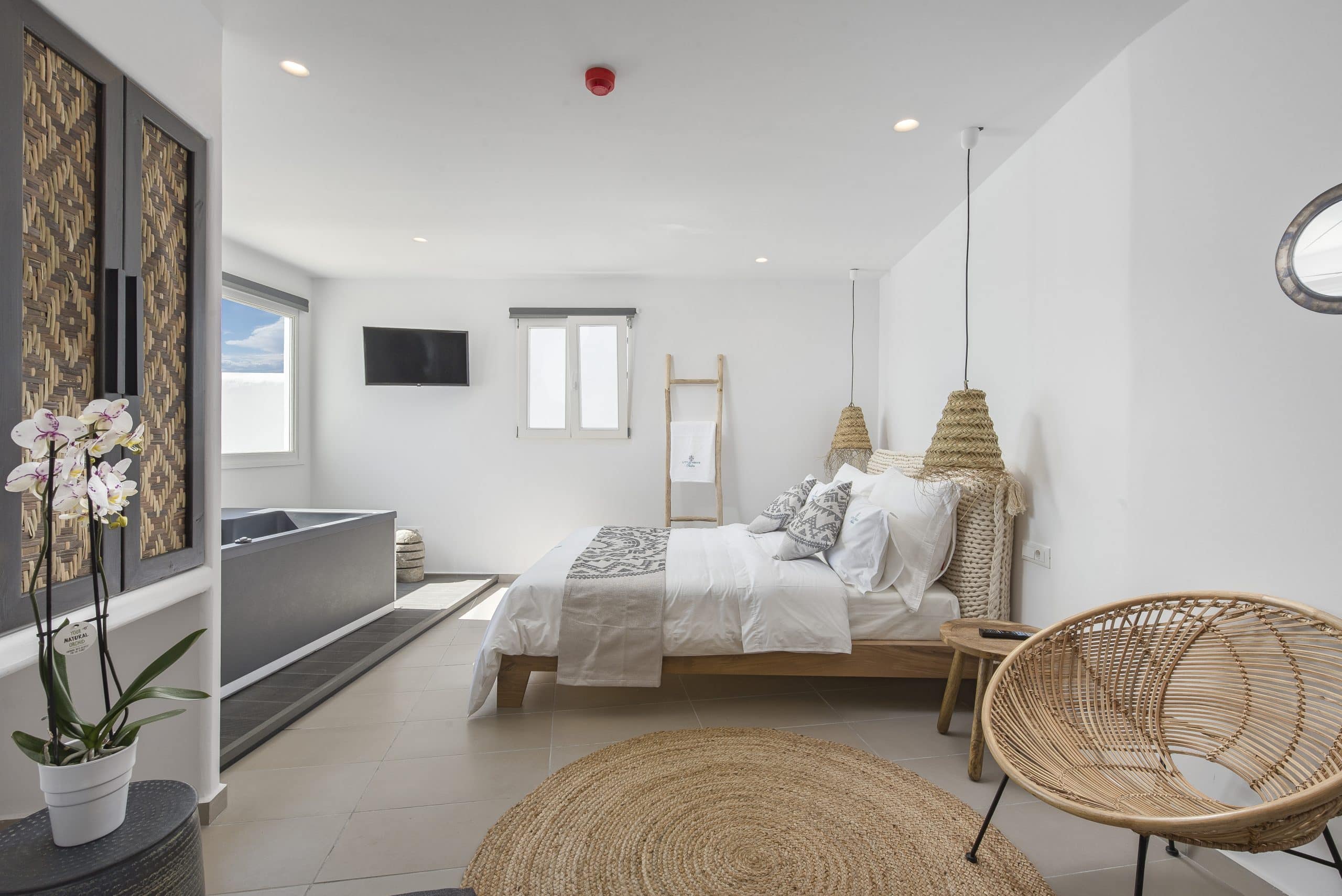 Executive Sea View Suite with Indoor Hot Tub - Image 7