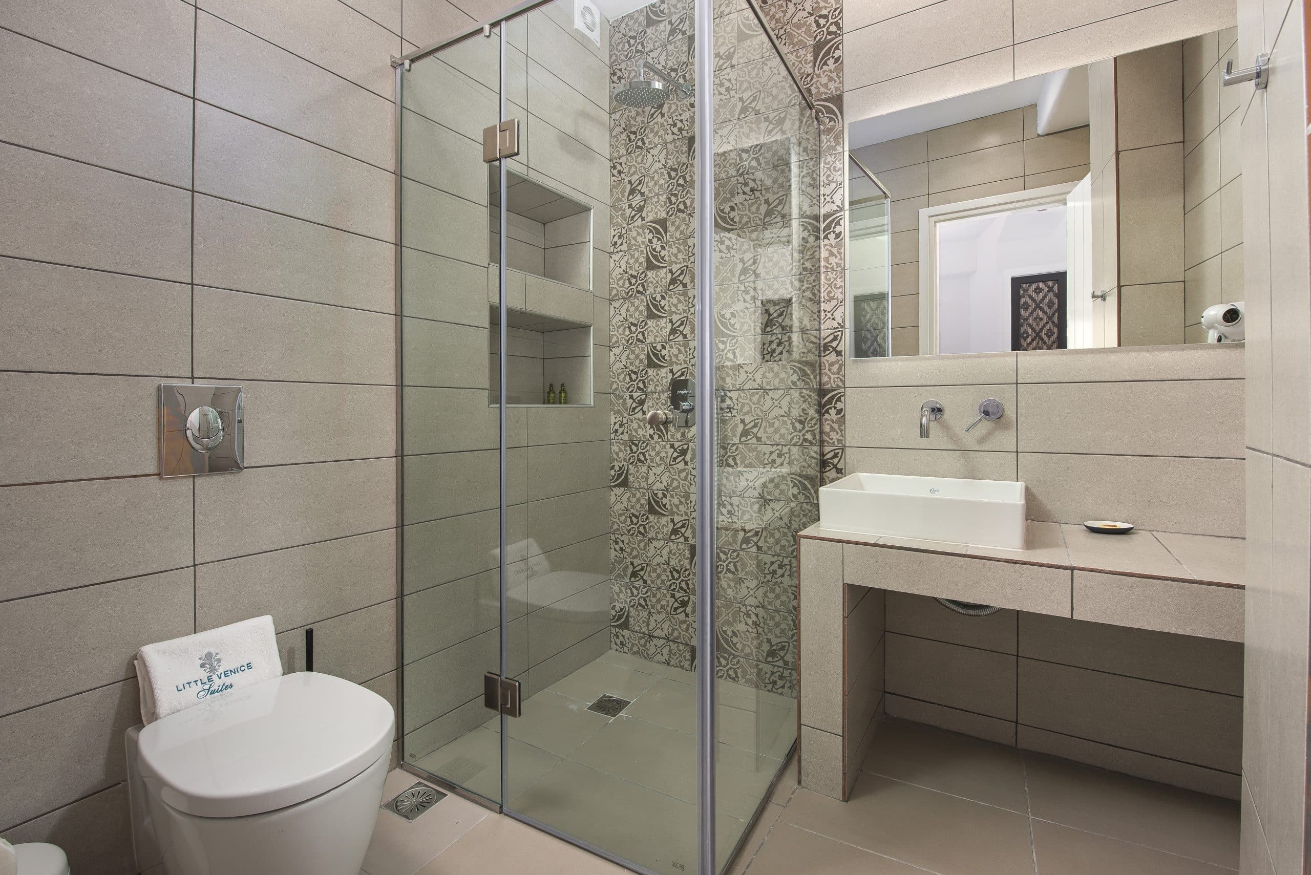 Executive Sea View Suite with Indoor Hot Tub - Image 1
